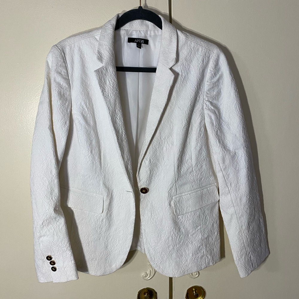 APT9 white blazer